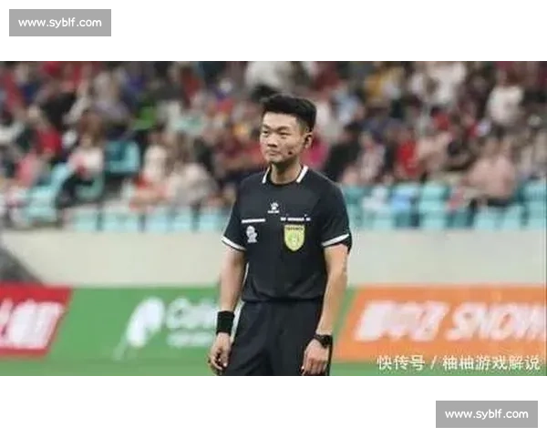 苏超 “微笑裁判” 陆爽火出圈！温柔执法化解冲突，网友：比进球还治愈